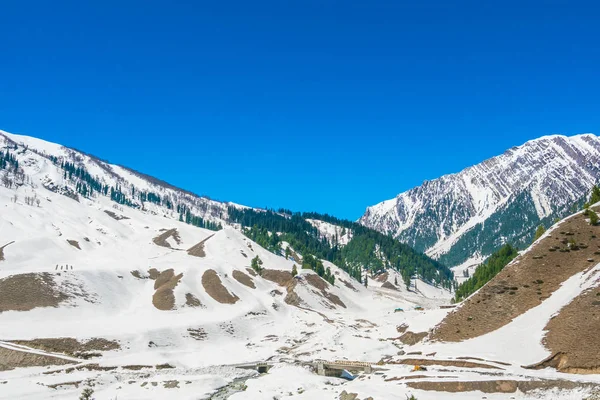 Beautiful  snow covered mountains landscape Kashmir state, India — Stock Photo, Image