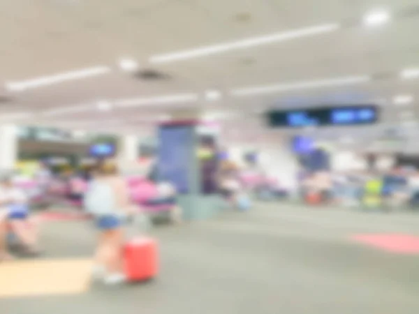 Абстрактный размытый пассажир в аэропорту  . — стоковое фото