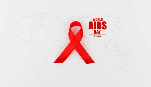 AIDS Awareness rood hart lint op wereldkaart . — Stockfoto