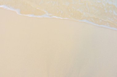 Güzel tropikal Maldivler ada beyaz kumlu plaj ve se ile