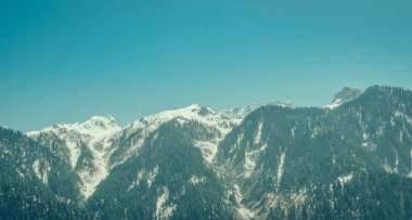 Güzel kar kaplı dağlar manzara Kashmir devlet, Hindistan