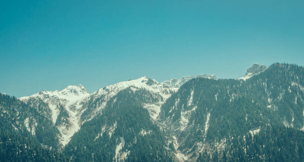 Заснеженные горные ландшафты штата Кашмир, Индия
