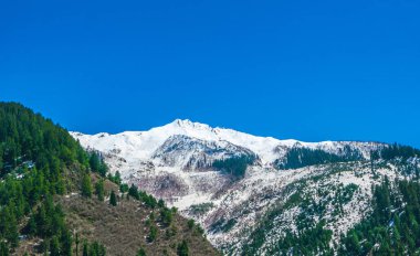 Güzel kar kaplı dağlar manzara Kashmir devlet, Hindistan