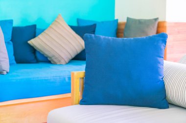 Closeup yastık ile modern mobilya .