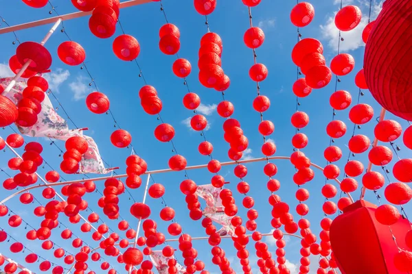 Chinesische Neujahrslaternen mit blauem Himmel . — Stockfoto