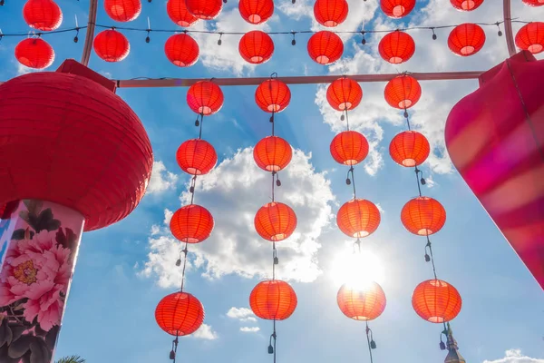 Chinesische Neujahrslaternen mit blauem Himmel . — Stockfoto