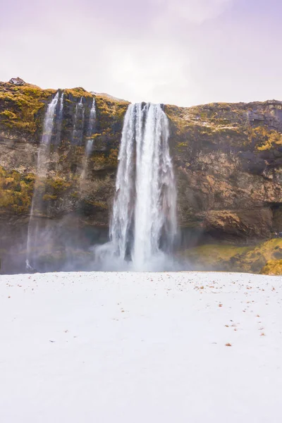 Vakker, berømt foss på Island, vintersesong  . – stockfoto