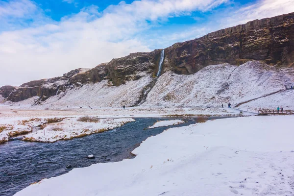 Belle cascade célèbre en Islande, saison d'hiver  . — Photo