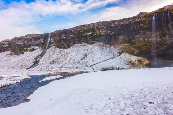 Słynny Wodospad w Islandii, w sezonie zimowym . — Zdjęcie stockowe