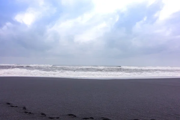 La playa de arena negra, Islandia  . — Foto de Stock