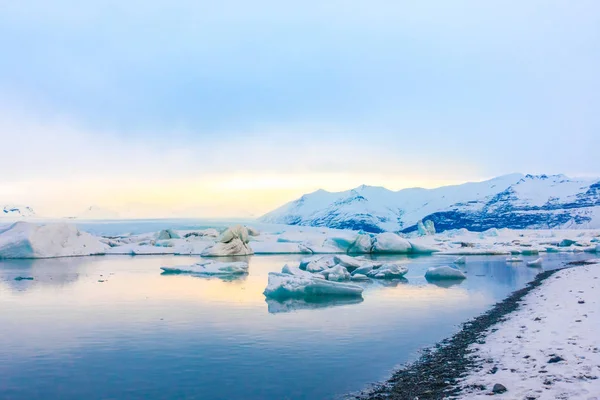 Isberg i Jökulsárlón, Island . — Stockfoto