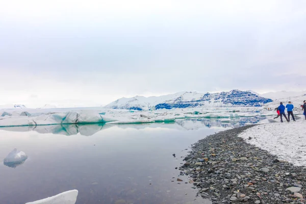 アイスランドの氷河のラグーンで氷山 . — ストック写真