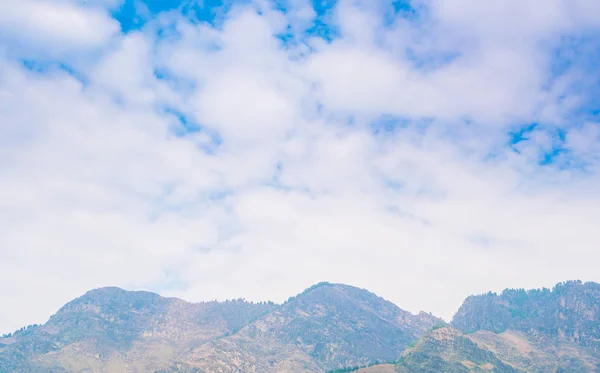 Lindas montanhas paisagem Caxemira estado, Índia  . — Fotografia de Stock