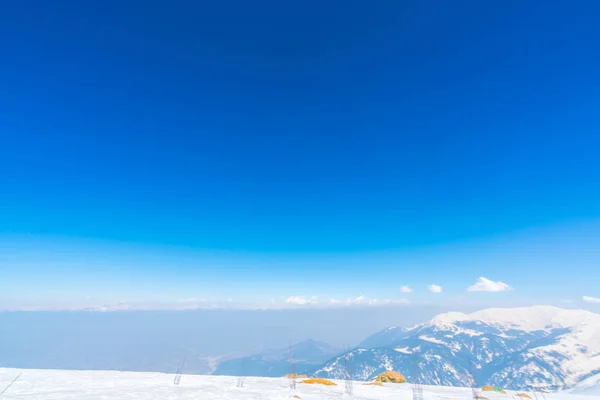 아름 다운 눈 덮힌 산 풍경 카슈미르 주, 인도 — 스톡 사진