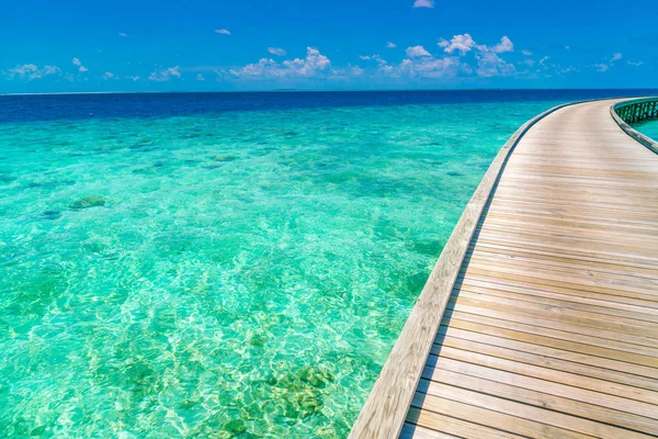 Beautiful water villas in tropical Maldives island  . — Stock Photo, Image