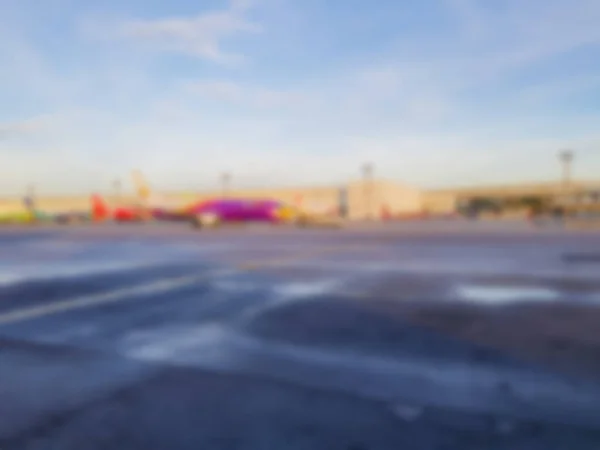 Αφηρημένη θαμπάδα αεροπλάνο στο αεροδρόμιο . — Φωτογραφία Αρχείου