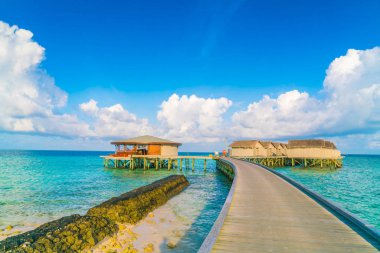 Güzel su Villa sunris, tropikal Maldivler adasında