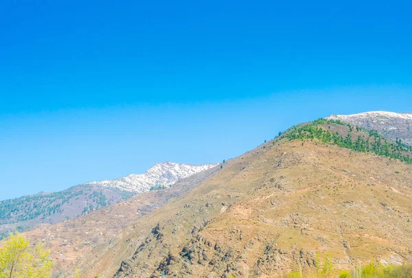 Schöne schneebedeckte Berglandschaft Kaschmirstaat, Indien — Stockfoto