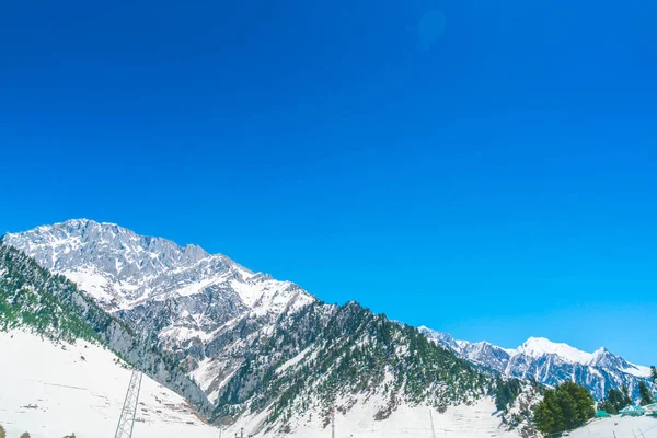 Beautiful  snow covered mountains landscape Kashmir state, India — Stock Photo, Image