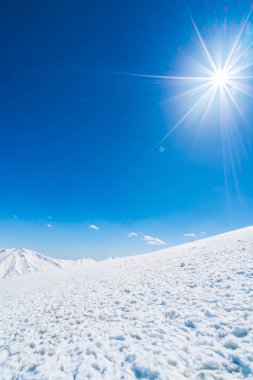 Güzel kar kaplı dağlar manzara Kashmir devlet, Hindistan
