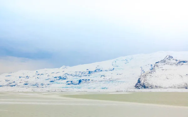 冰山在冰川泻湖，冰岛 . — 图库照片