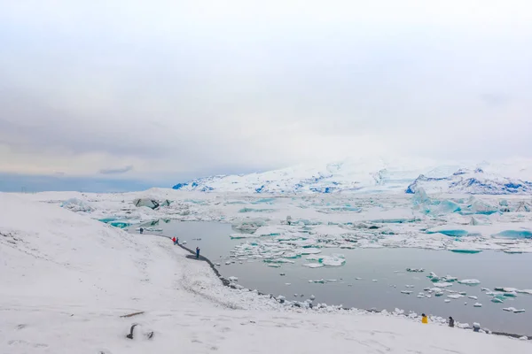 アイスランドの氷河のラグーンで氷山 . — ストック写真