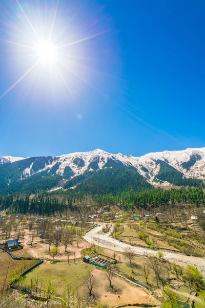 Beautiful  snow covered mountains landscape Kashmir state, India — Stock Photo, Image