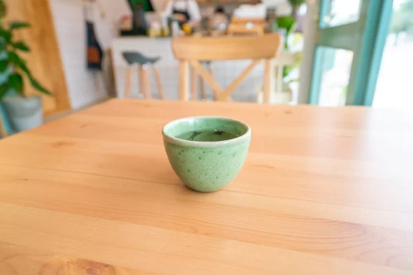 Tè caldo sul tavolo di legno — Foto Stock