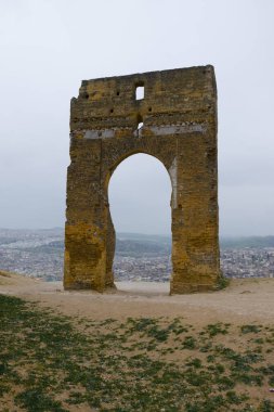 Marinid mezar veya Merenid mezarlar yukarıda ve Fes al-Bali, Fez, Fas eski şehrin kuzeyinde bir tepede anıt mezarlar kalıntıları bakın. Bugün, onlar da tarihi şehrin üzerinde bir popüler gözetleme noktası vardır.