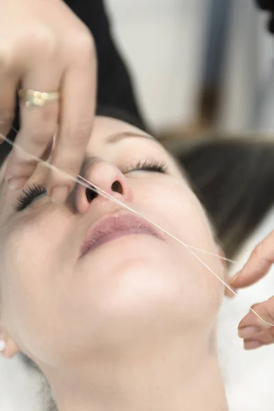 Cosmetologist Removing Facial Hair Threading — Stock Photo, Image