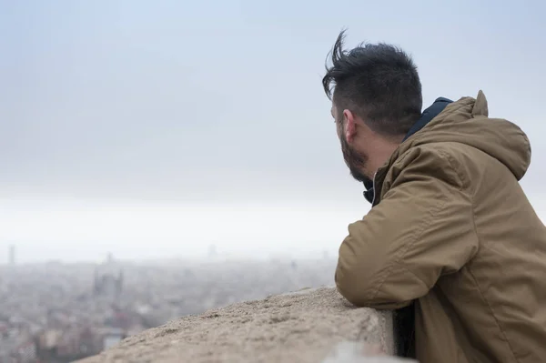 Hipster Man Enjoys View Famous Carmel Bunkers Barcelona — Stock Photo, Image
