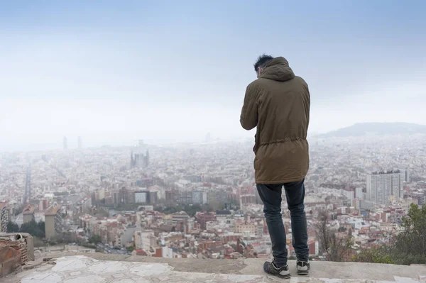 Back View Photo Man Coat Enjoys View Famous Carmel Bunkers — Stock Photo, Image