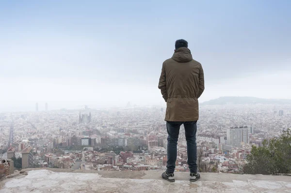 Back View Photo Man Coat Enjoys View Famous Carmel Bunkers — Stock Photo, Image