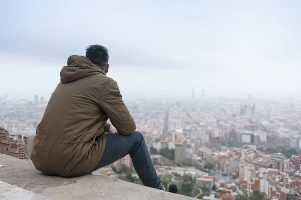 Back View Photo Man Coat Enjoys View Famous Carmel Bunkers — Stock Photo, Image