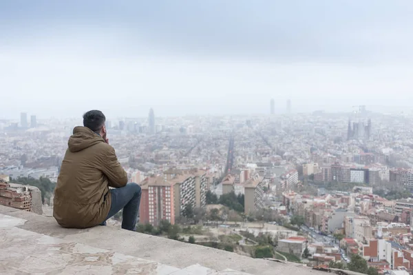 Back View Photo Man Coat Enjoys View Famous Carmel Bunkers — Stock Photo, Image