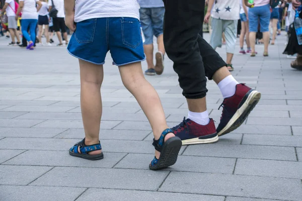Ανθρώπους Που Περπατούν Στους Δρόμους Της Κίνας Κατά Διάρκεια Της — Φωτογραφία Αρχείου