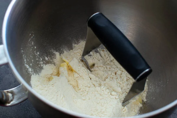 Mehl Einer Stahlschüssel Ansicht Von Oben — Stockfoto