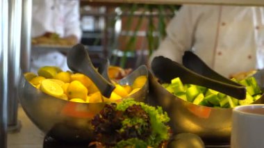 Restoranda yemek bileşimi. Ikram Servisi