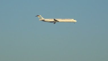 Güzel dağlar bir arka plan karşı açılış uçak. 17.03.2018 Şarm-El-Şeyh, Mısır