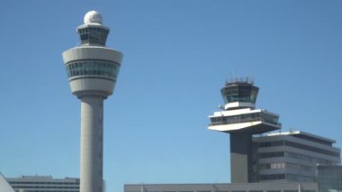 Uçuşlar yönetimi hava kontrol kulesi ve yolcu terminal