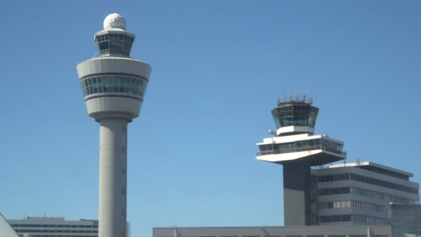 Wieża kontroli lotów zarządzania powietrza i terminalu pasażerskiego — Wideo stockowe