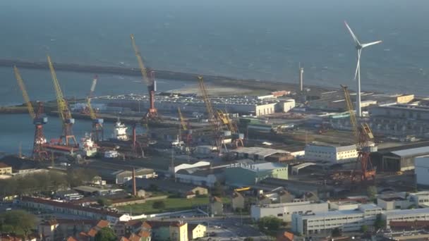 Gran puerto marítimo industrial en Portugal — Vídeos de Stock