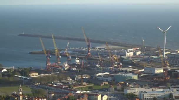 Gran puerto marítimo industrial en Portugal — Vídeos de Stock