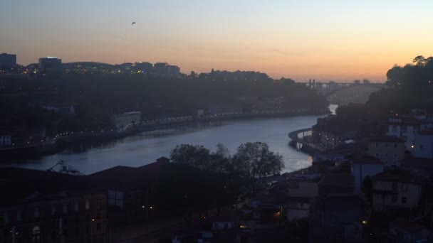 Night view of the historic city of Porto, Portugal — Stock Video