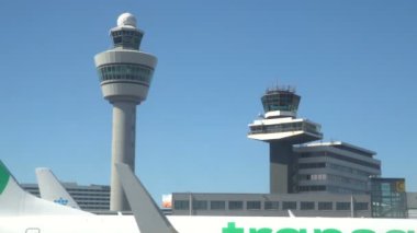 Uçuşlar yönetimi hava kontrol kulesi ve yolcu terminal