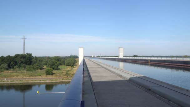 Puente de Magdeburgo. Famoso Wasserstrasenkreuz — Vídeo de stock