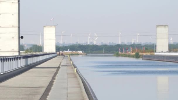 Magdeburg Water Bridge. Famous Wasserstrasenkreuz — Stock Video