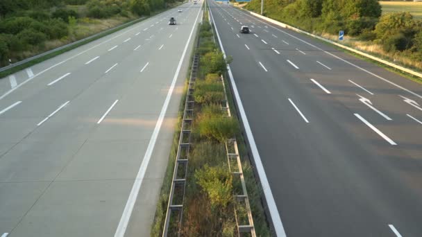 Verkehr auf der Autobahn mit Autos. Deutschland — Stockvideo