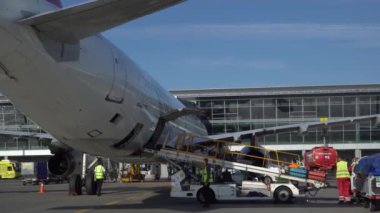 Servisteki bir uçak motorunun yakın çekim. Kiev, Ukrayna 16.09.2019