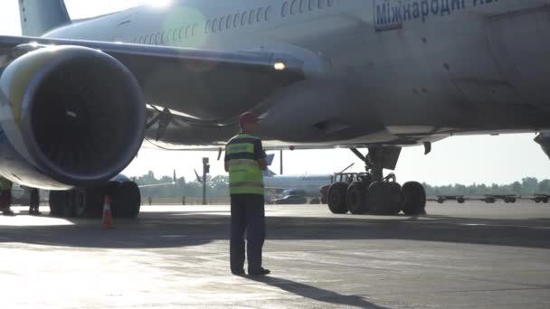 Закрити двигун літака. Київ, Україна 16.09.2019 — стокове відео